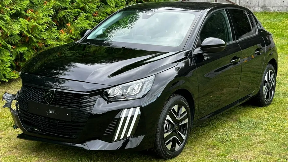 PEUGEOT 208 -