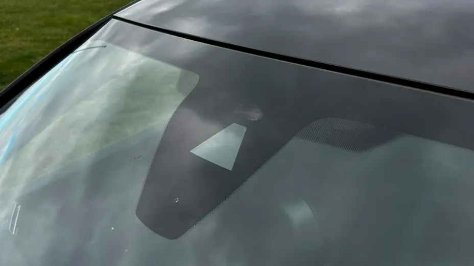 PEUGEOT 208 -