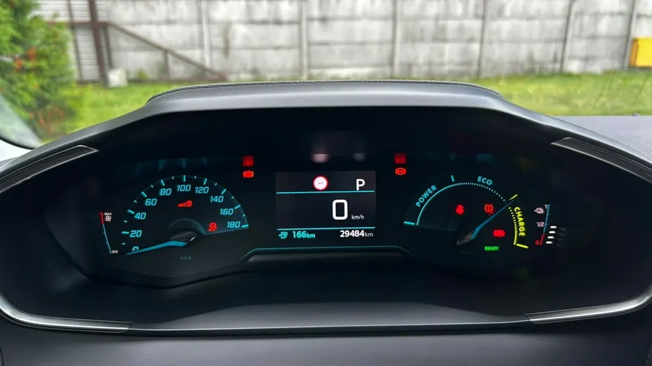 PEUGEOT 208 -
