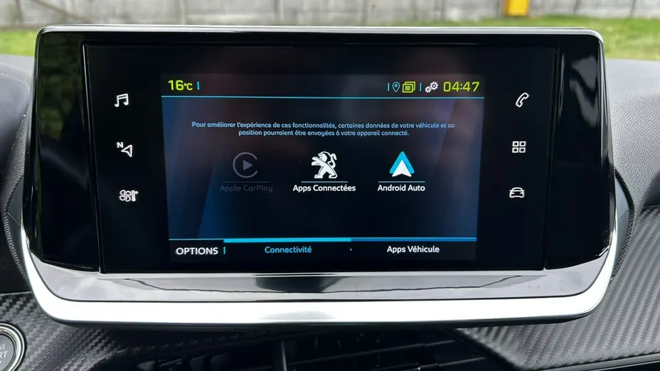 PEUGEOT 208 -