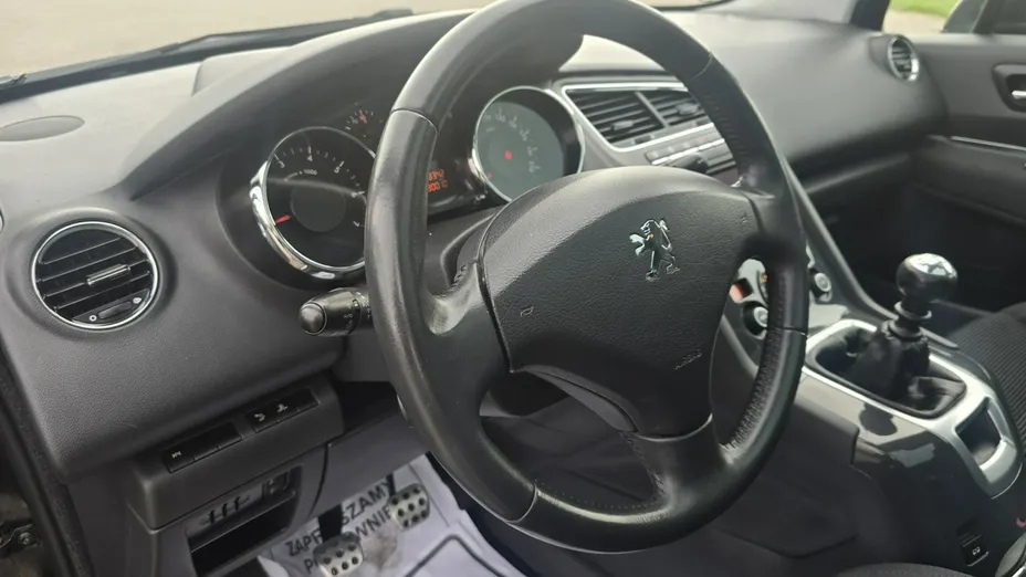 PEUGEOT 5008 -