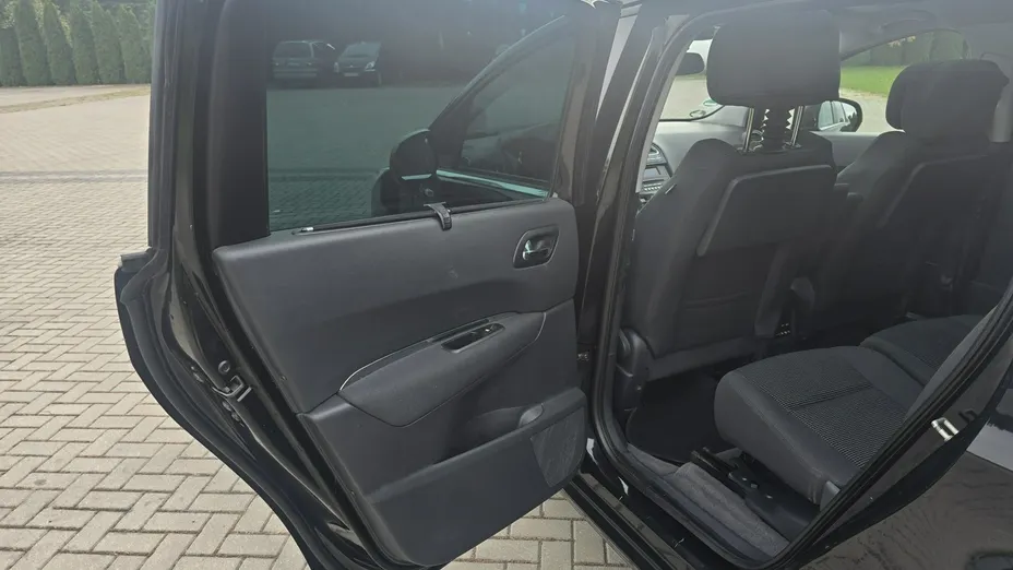 PEUGEOT 5008 -