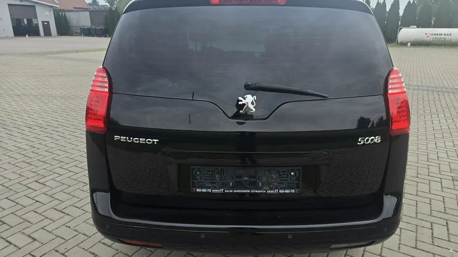 PEUGEOT 5008 -