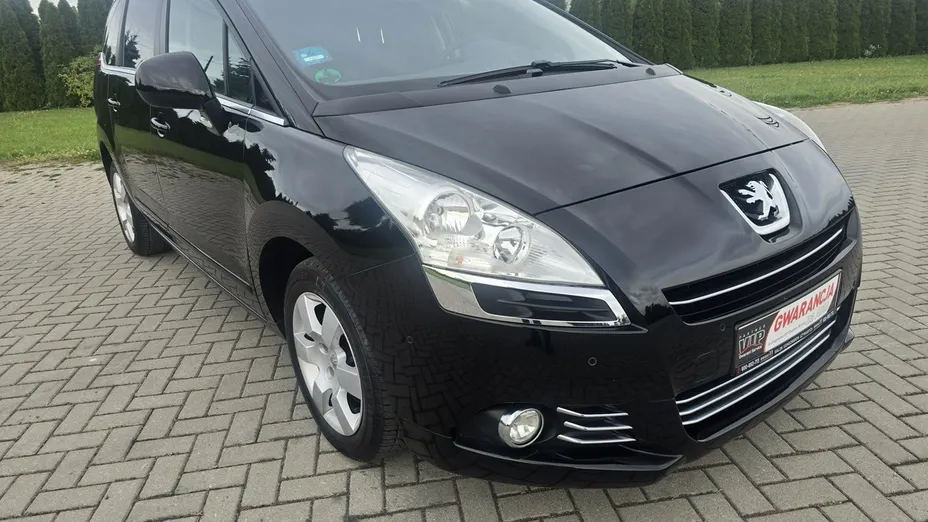 PEUGEOT 5008 -