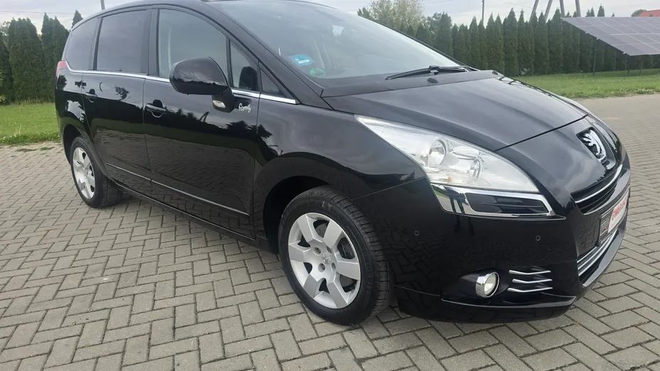 PEUGEOT 5008 -