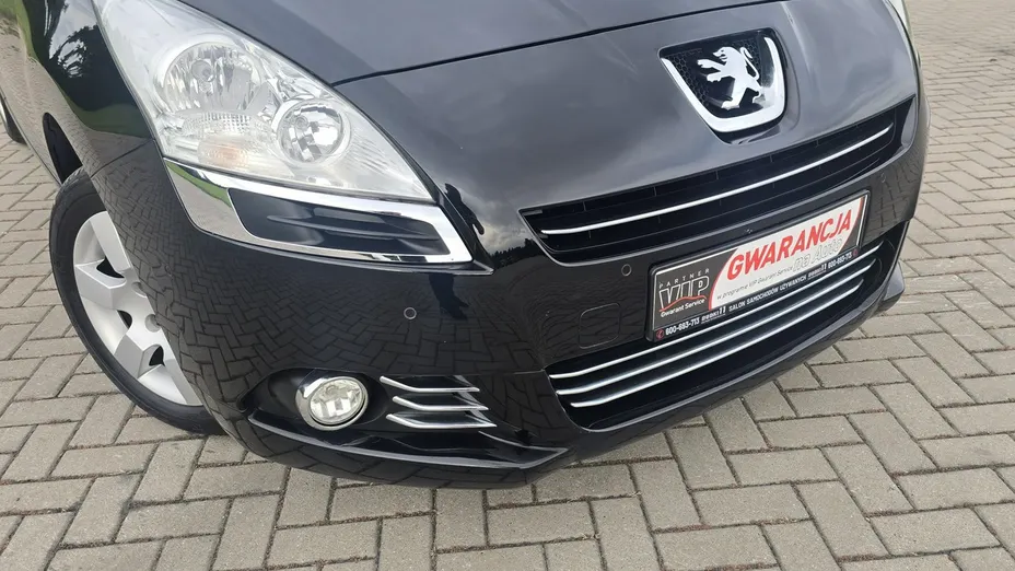 PEUGEOT 5008 -