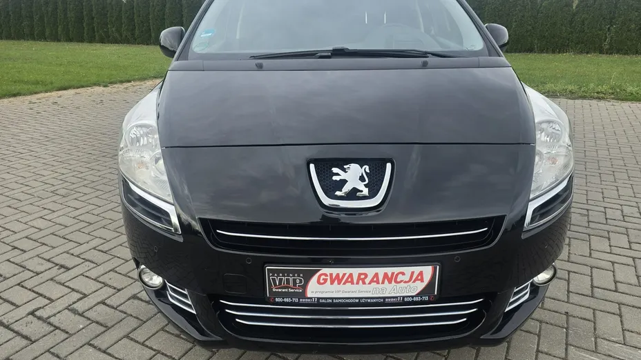 PEUGEOT 5008 -