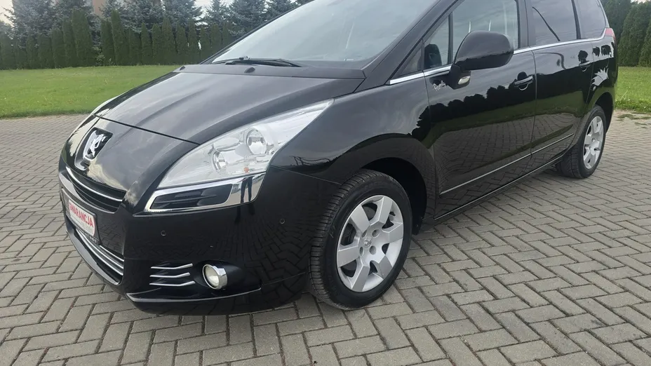 PEUGEOT 5008 -