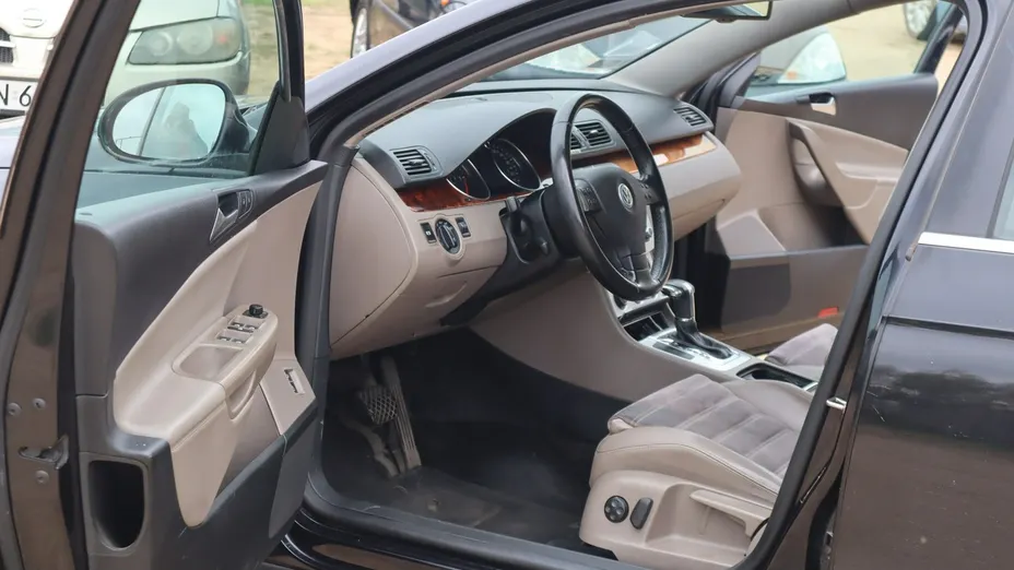 VOLKSWAGEN Passat -