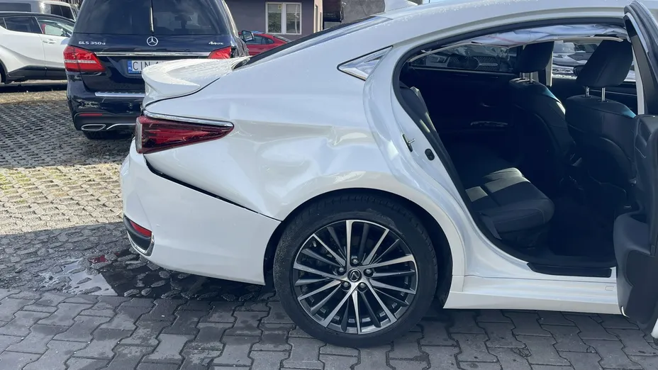 LEXUS ES -