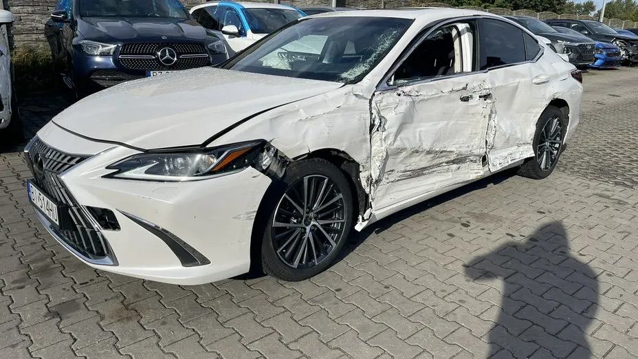 LEXUS ES -