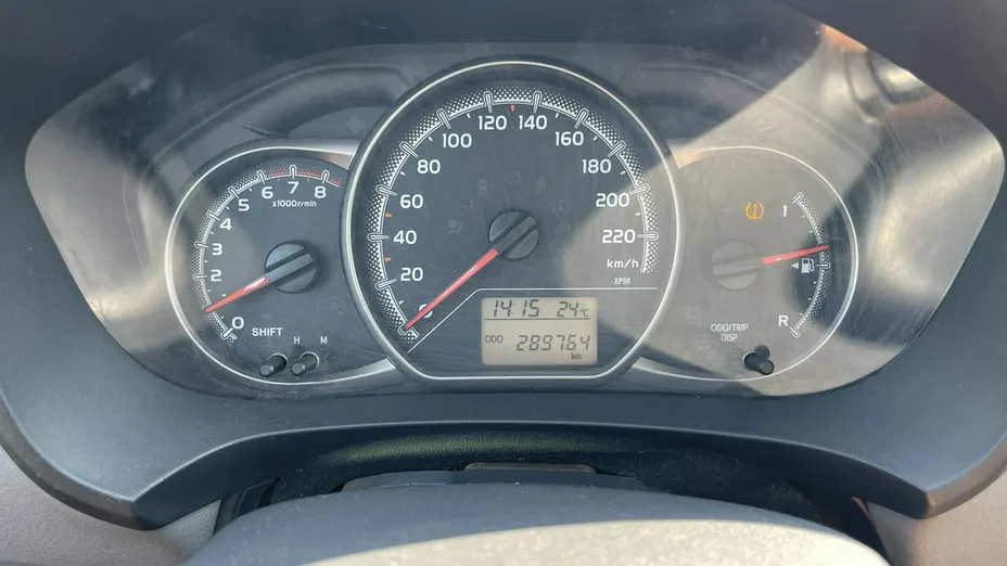 TOYOTA Yaris -