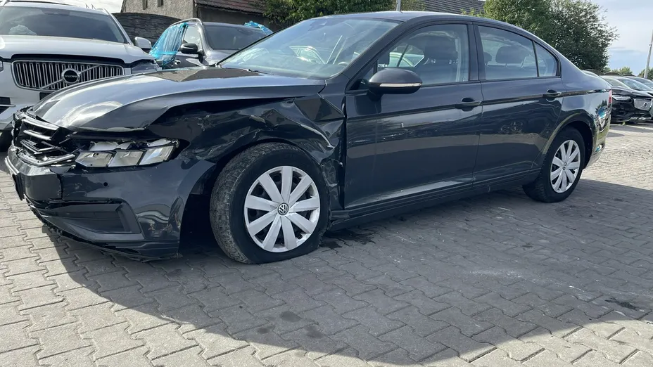 VOLKSWAGEN Passat -