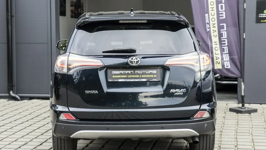 TOYOTA RAV4 -