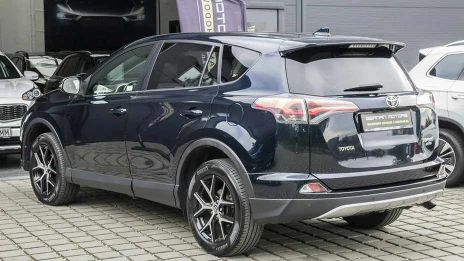 TOYOTA RAV4 -