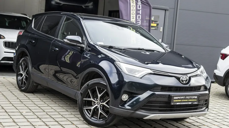 TOYOTA RAV4 -