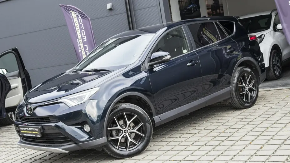 TOYOTA RAV4 -