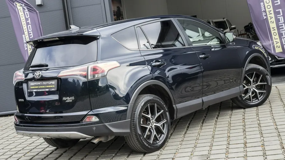 TOYOTA RAV4 -