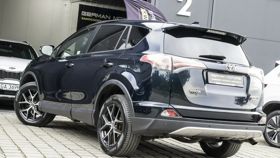 TOYOTA RAV4 -