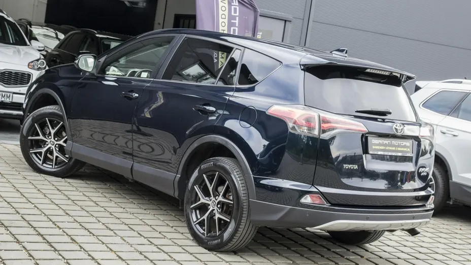 TOYOTA RAV4 -