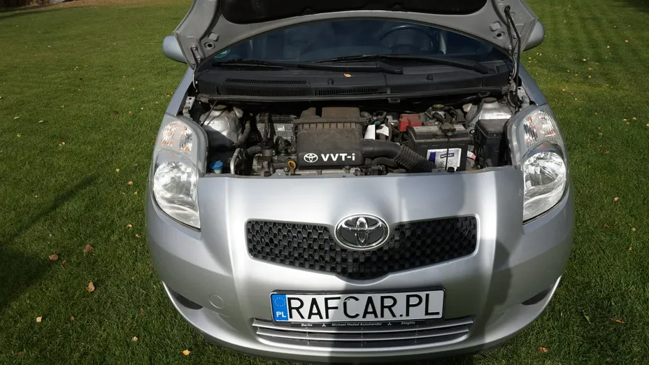 TOYOTA Yaris -
