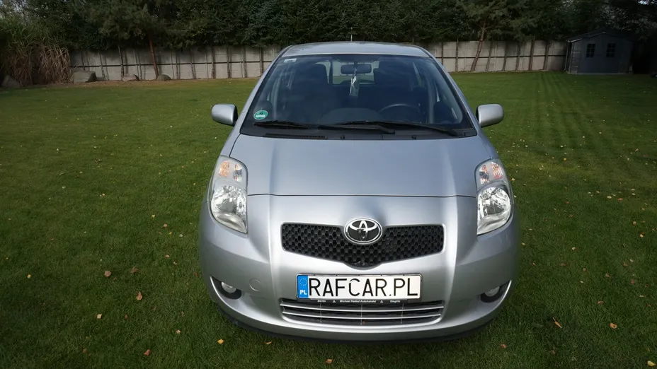 TOYOTA Yaris -