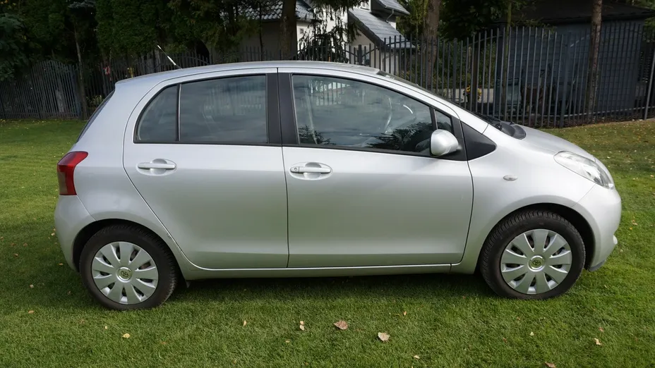TOYOTA Yaris -