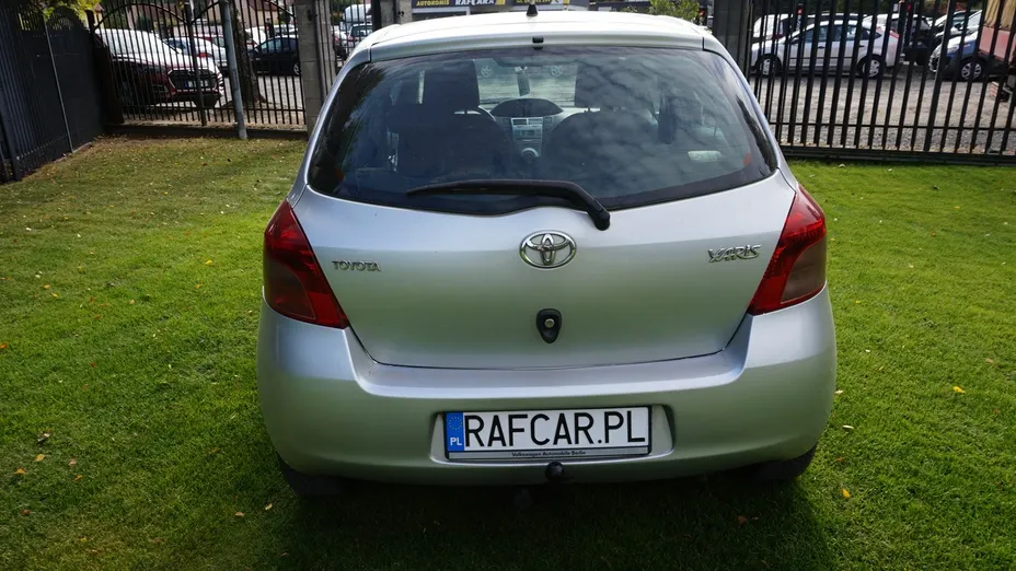 TOYOTA Yaris -