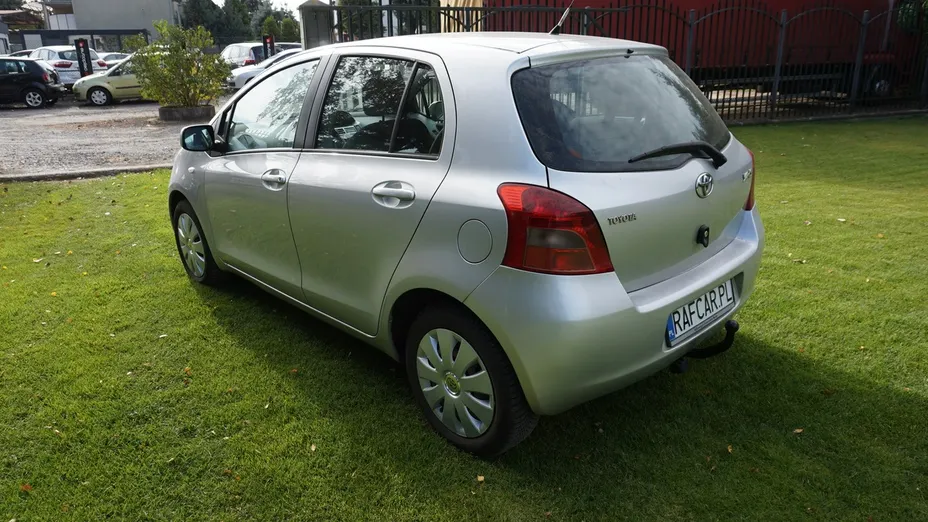 TOYOTA Yaris -
