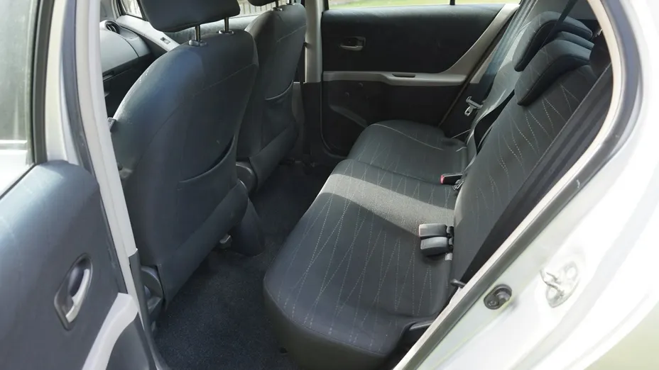 TOYOTA Yaris -