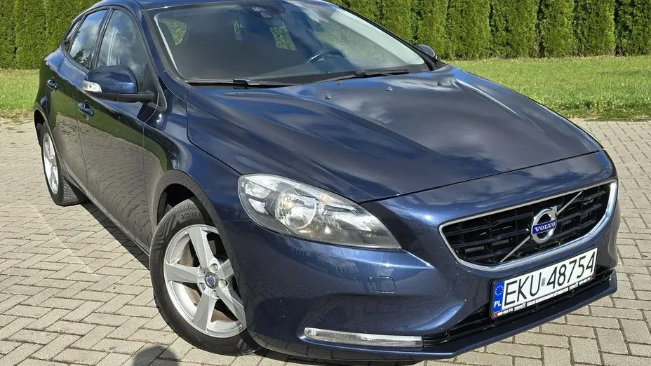 VOLVO V40 -