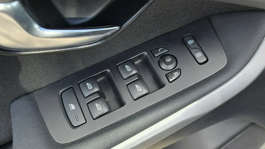 VOLVO V40 -