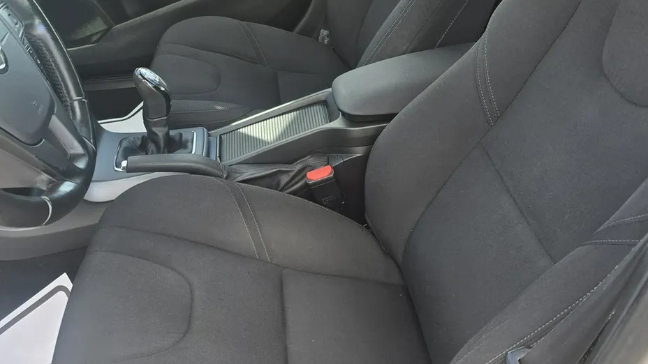 VOLVO V40 -