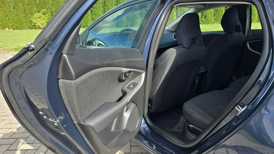 VOLVO V40 -