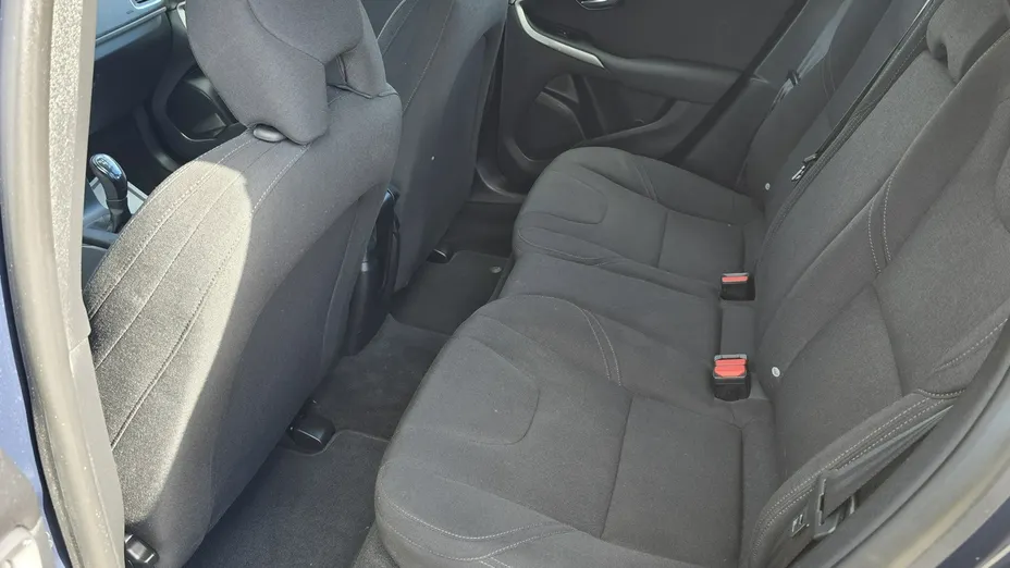 VOLVO V40 -