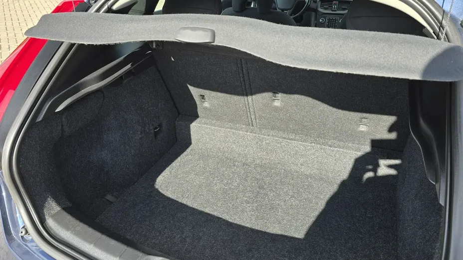VOLVO V40 -