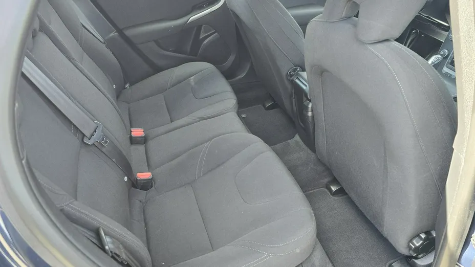 VOLVO V40 -