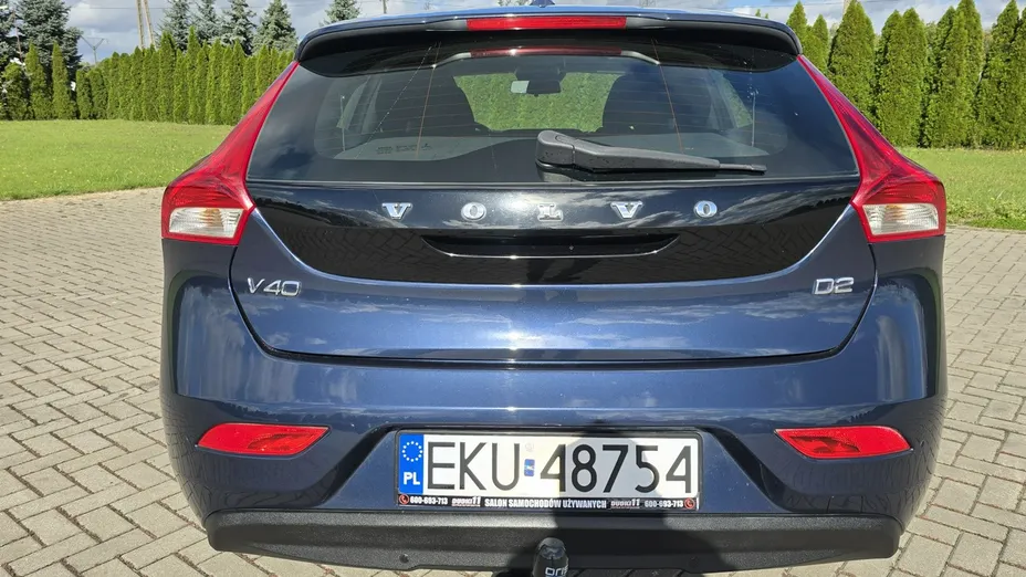 VOLVO V40 -