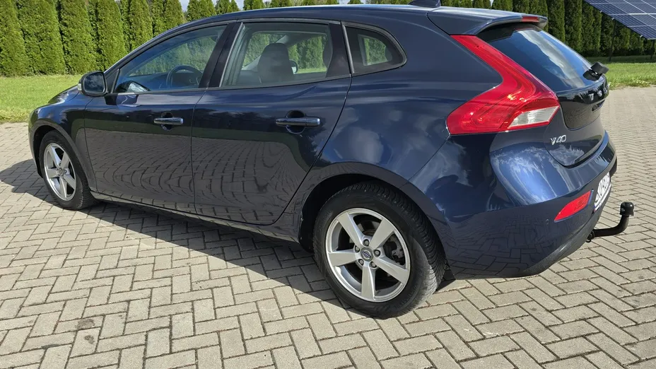 VOLVO V40 -
