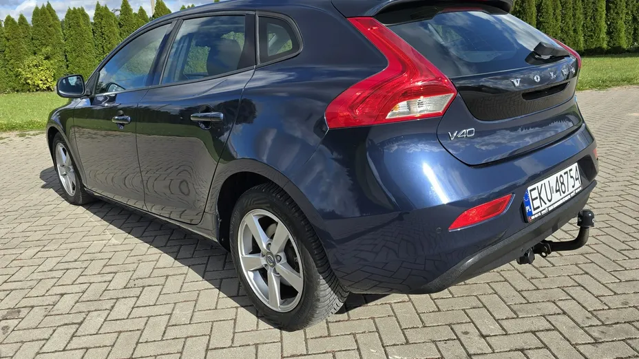 VOLVO V40 -