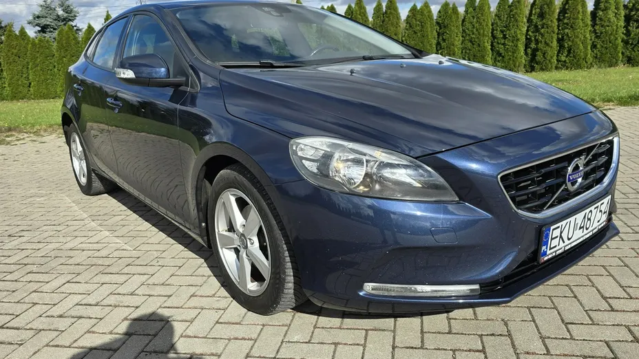 VOLVO V40 -