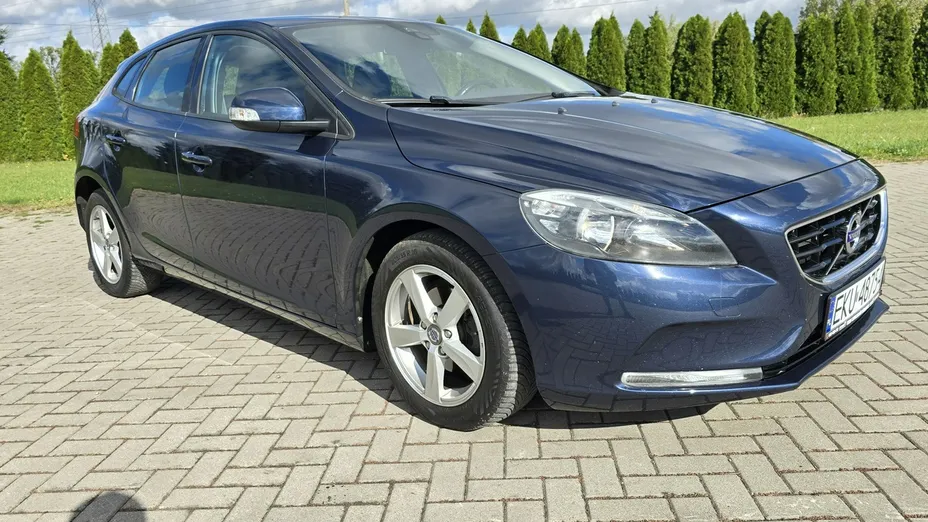 VOLVO V40 -