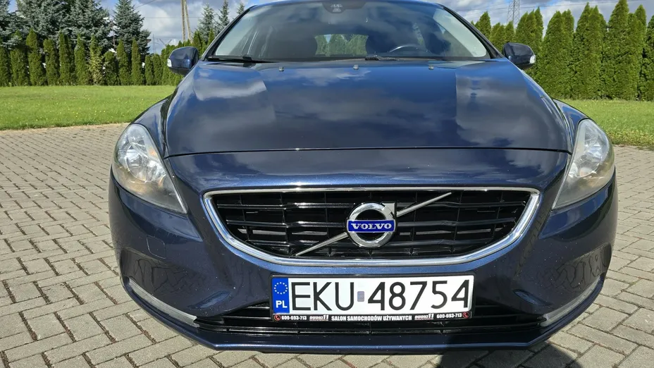 VOLVO V40 -
