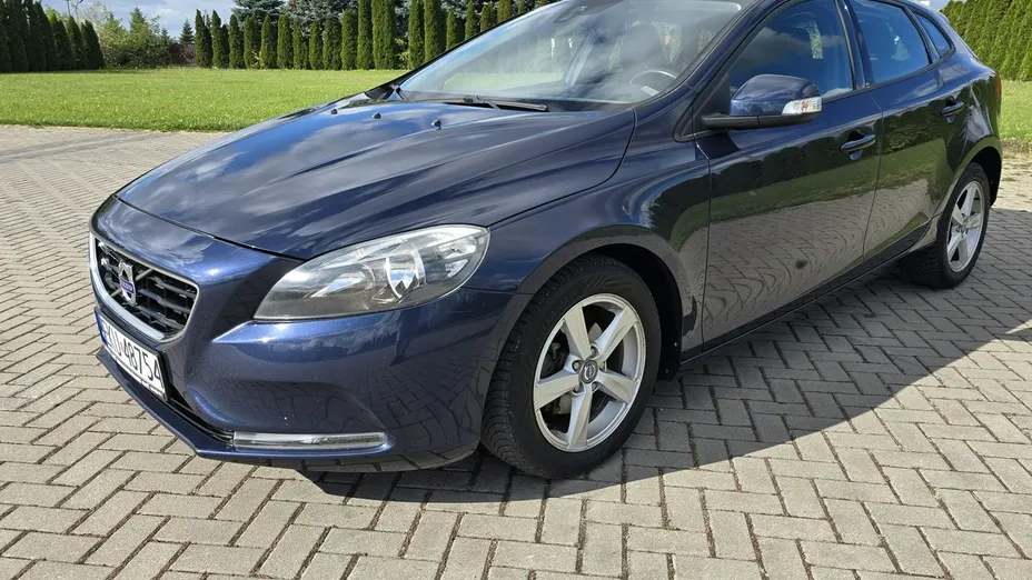 VOLVO V40 -