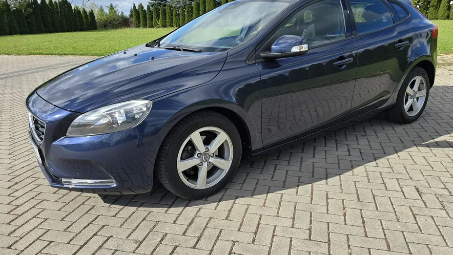 VOLVO V40 -