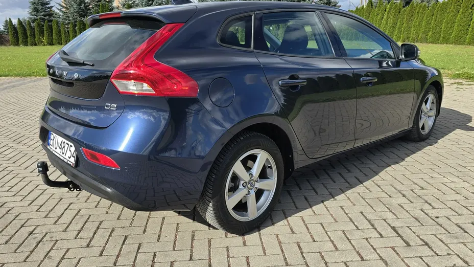 VOLVO V40 -