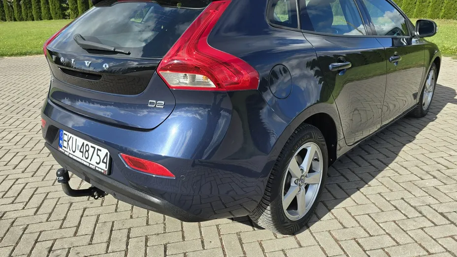 VOLVO V40 -