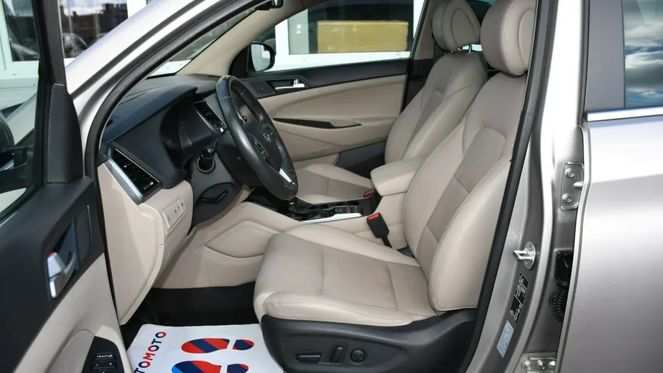 HYUNDAI Tucson -