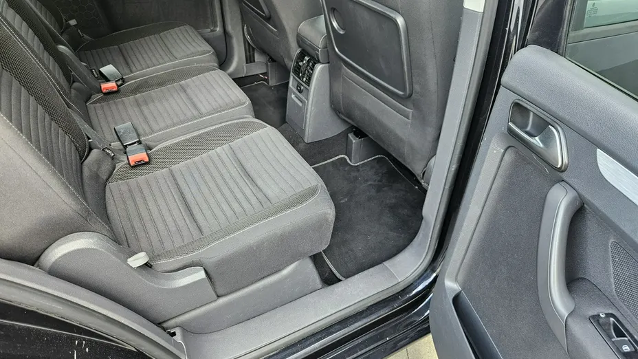 VOLKSWAGEN Touran -