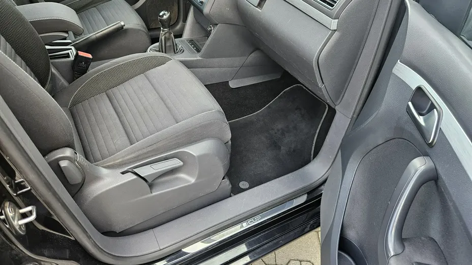 VOLKSWAGEN Touran -